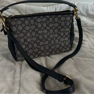 Shay Crossbody In Signature Jacquard
